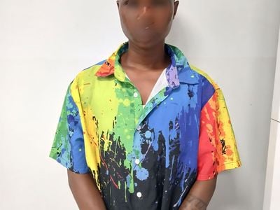 woman arrested for wearing police unfiorm